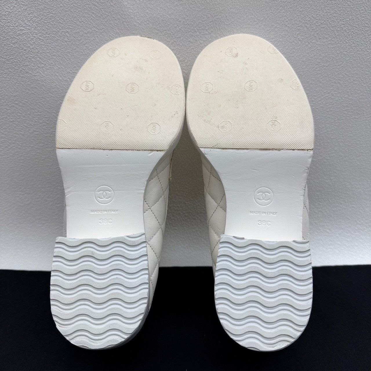 Chanel Chanel Quilted Heart Logo Loafers Size 38 Size US 8 / IT 38 - 8 Thumbnail