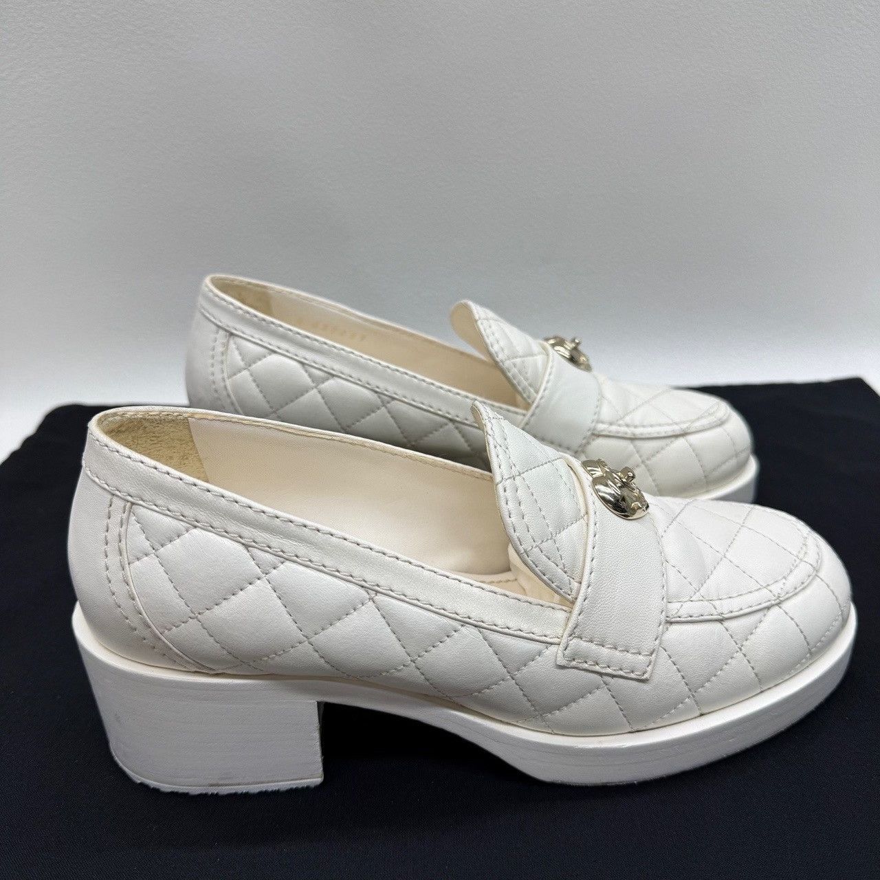 Chanel Chanel Quilted Heart Logo Loafers Size 38 Size US 8 / IT 38 - 5 Thumbnail