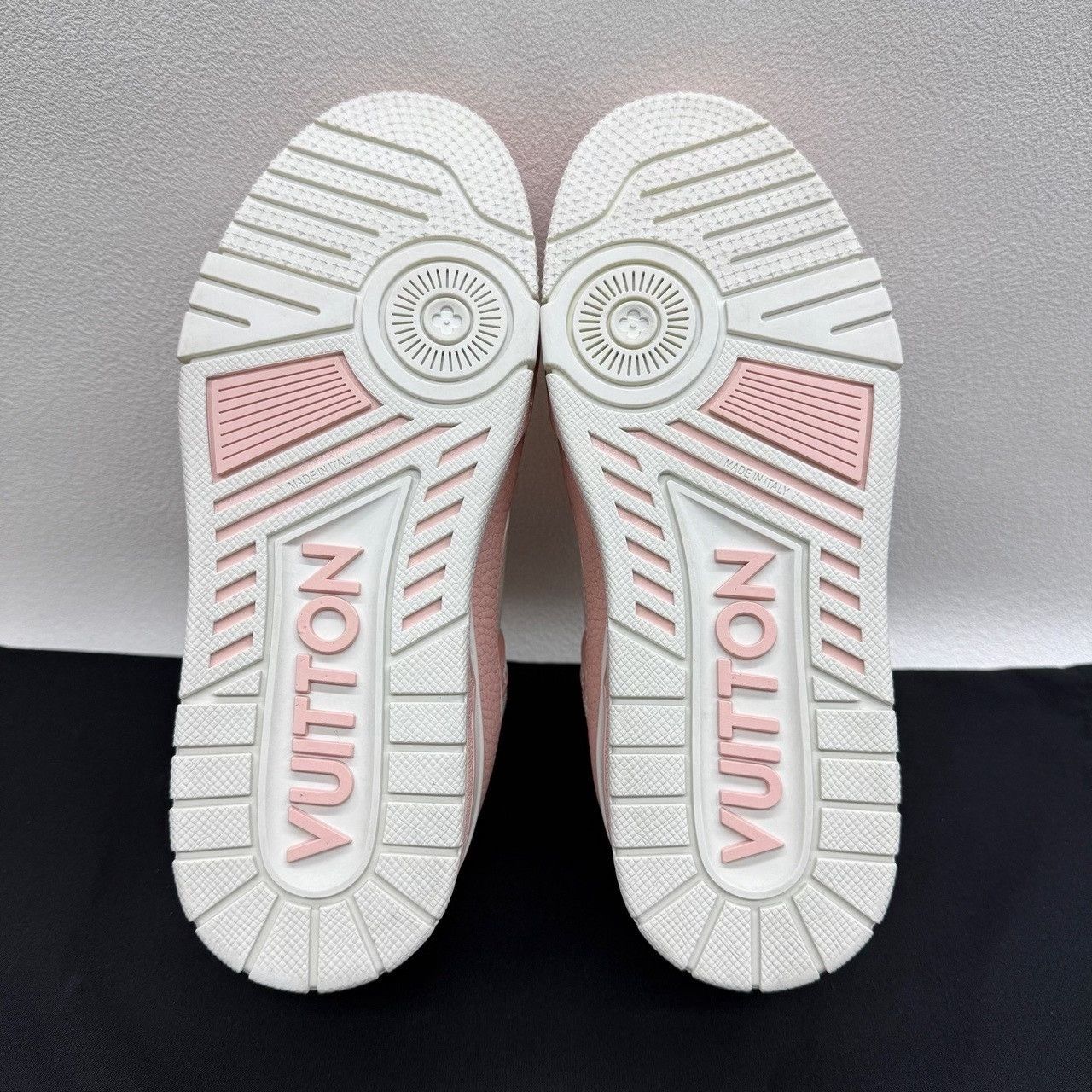 Louis Vuitton Louis Vuitton Trainer Sneakers Pink Size US 6 / IT 36 - 8 Thumbnail