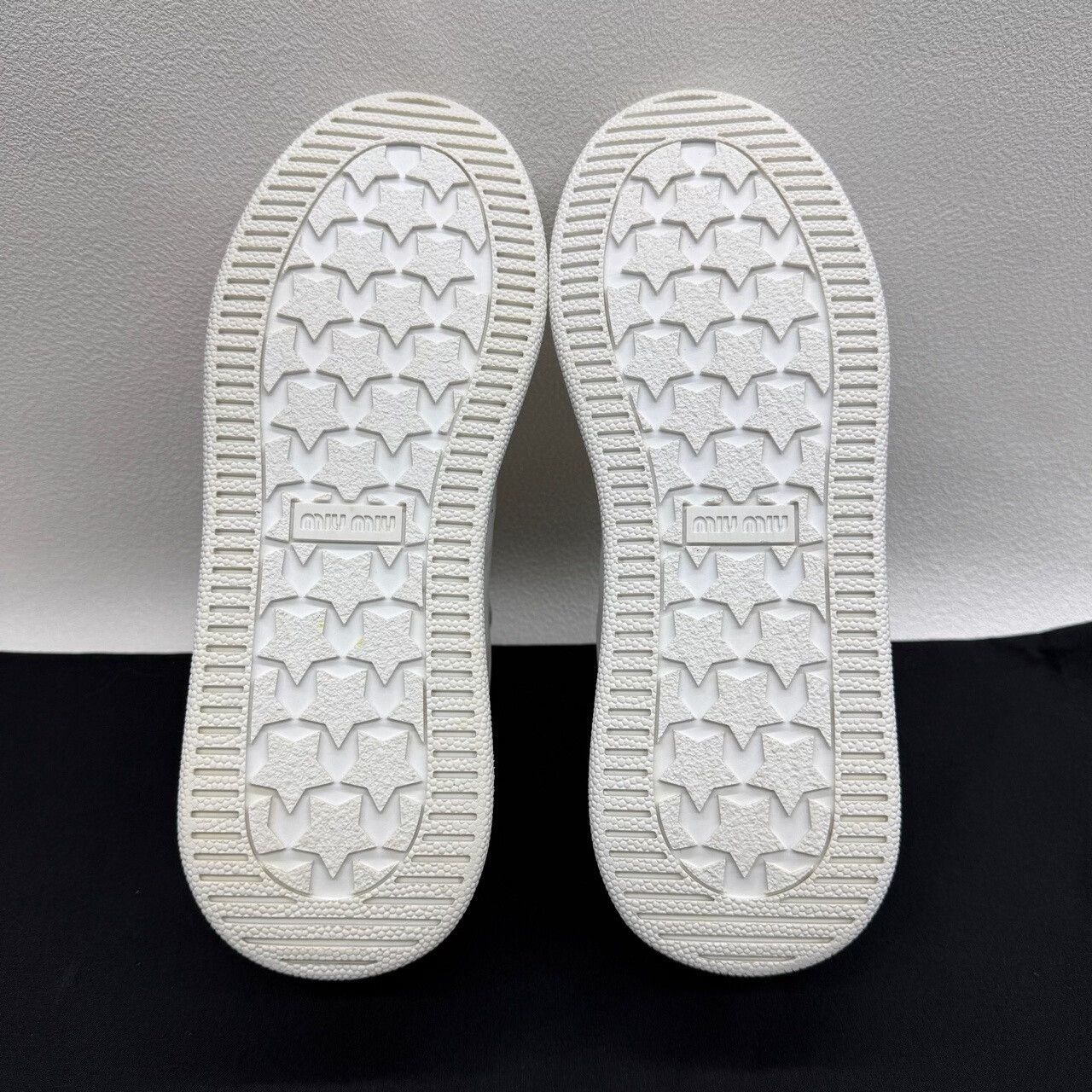Miu Miu Miu Miu Logo Leather Sneakers Size 36.5 Size US 6.5 / IT 36.5 - 8 Thumbnail