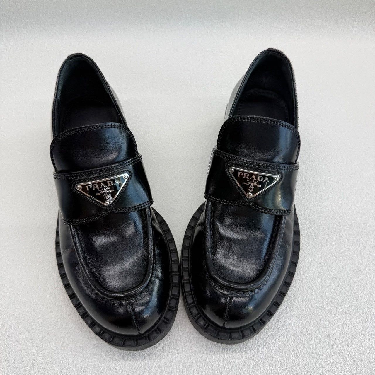 Prada Prada Logo Plaque Leather Loafers Size 35 Size US 5 / IT 35 - 10 Thumbnail