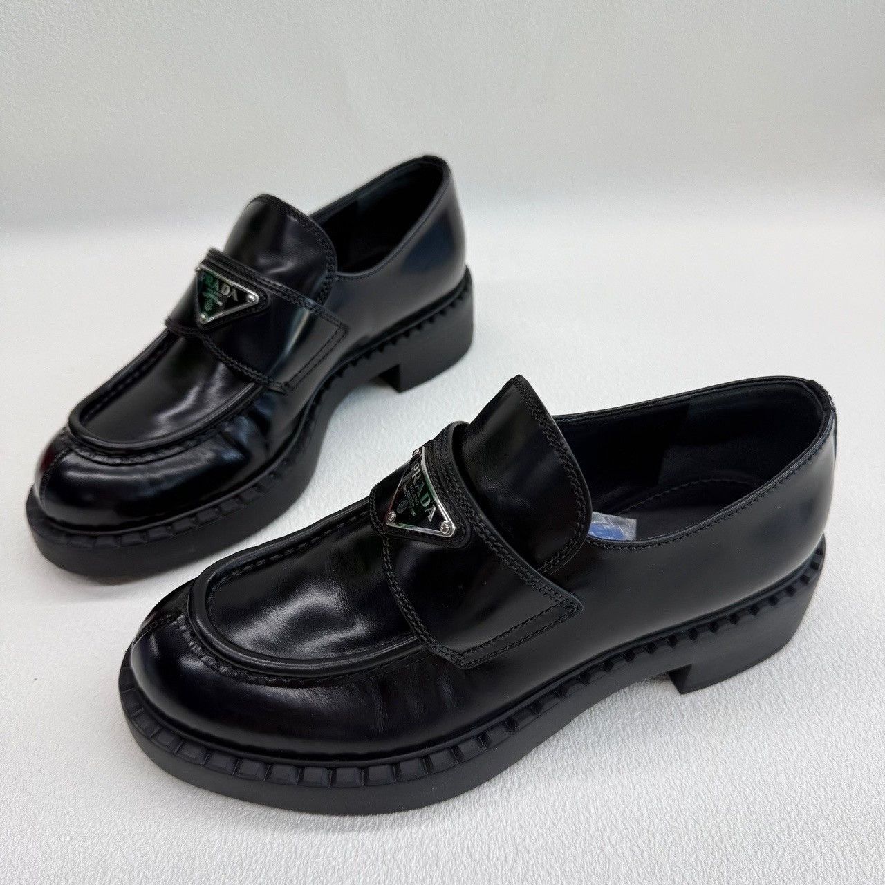 Prada Prada Logo Plaque Leather Loafers Size 35 Size US 5 / IT 35 - 2 Thumbnail