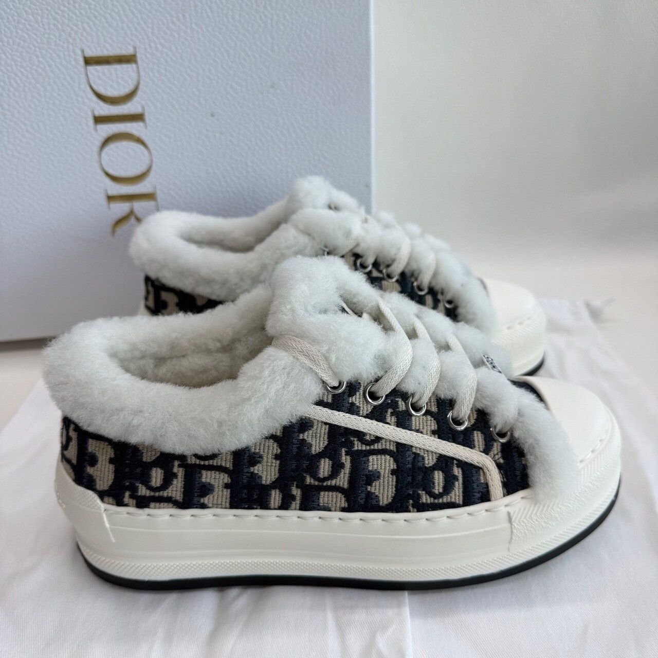 Dior Dior Oblique Shearling Low-Top Sneakers Size 36.5 Size US 6.5 / IT 36.5 - 6 Thumbnail