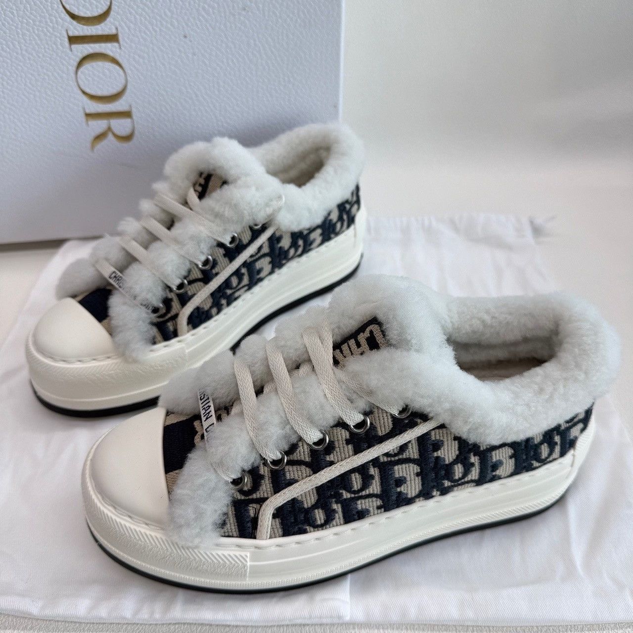 Dior Dior Oblique Shearling Low-Top Sneakers Size 36.5 Size US 6.5 / IT 36.5 - 3 Thumbnail