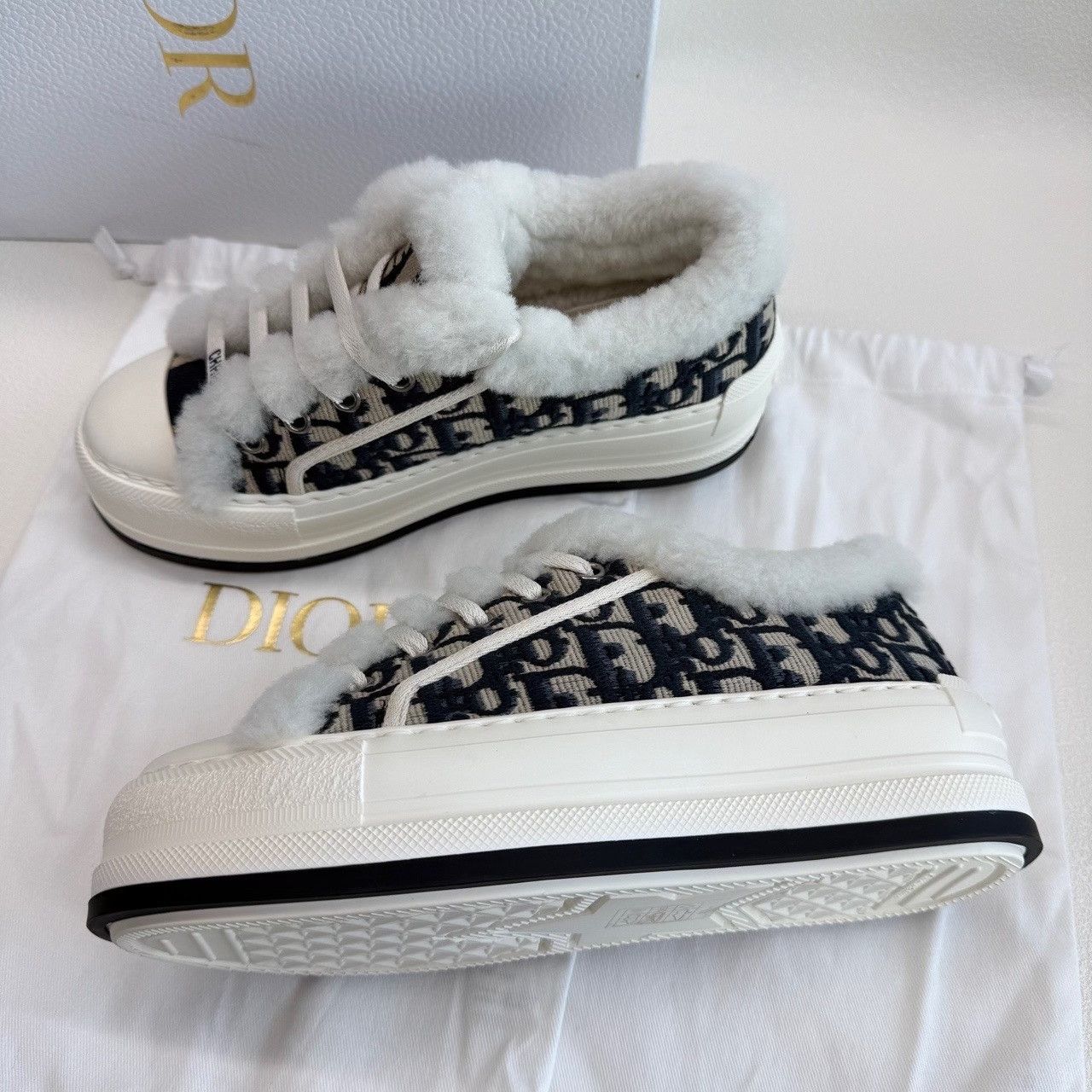 Dior Dior Oblique Shearling Low-Top Sneakers Size 36.5 Size US 6.5 / IT 36.5 - 9 Thumbnail