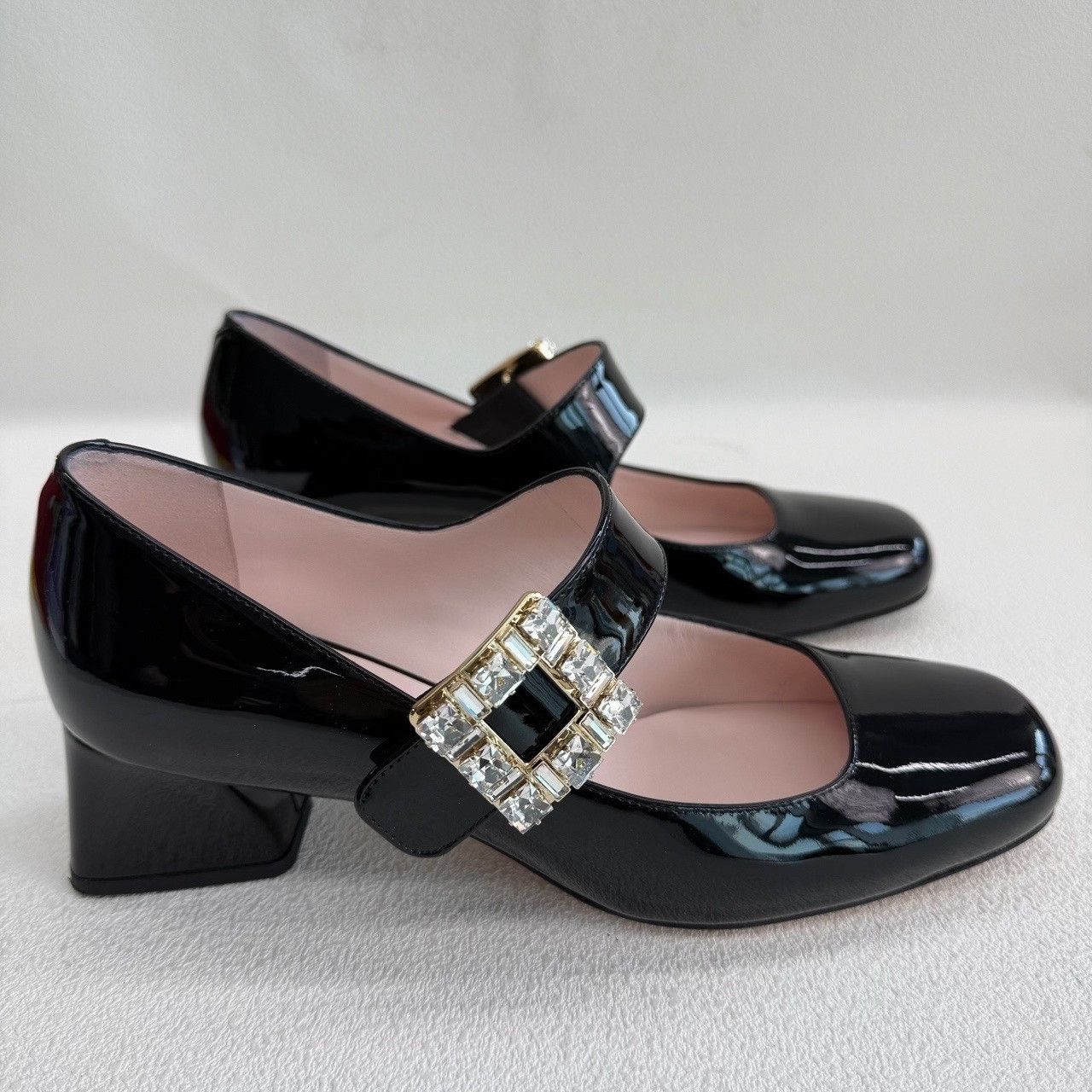 Roger Vivier Roger Vivier Crystal Buckle Block Heel Pumps Size 35.5 Size US 5.5 / IT 35.5 - 5 Thumbnail