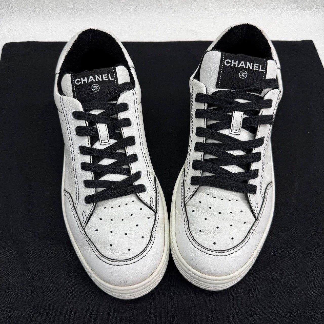 Chanel Chanel White Leather Low-Top Sneakers Size 42 Size US 11 / IT 41 - 10 Thumbnail