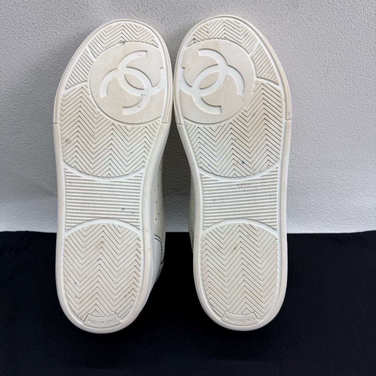 Chanel Chanel White Leather Low-Top Sneakers Size 42 Size US 11 / IT 41 - 9 Thumbnail