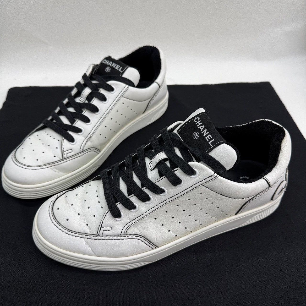 Chanel Chanel White Leather Low-Top Sneakers Size 42 Size US 11 / IT 41 - 2 Thumbnail