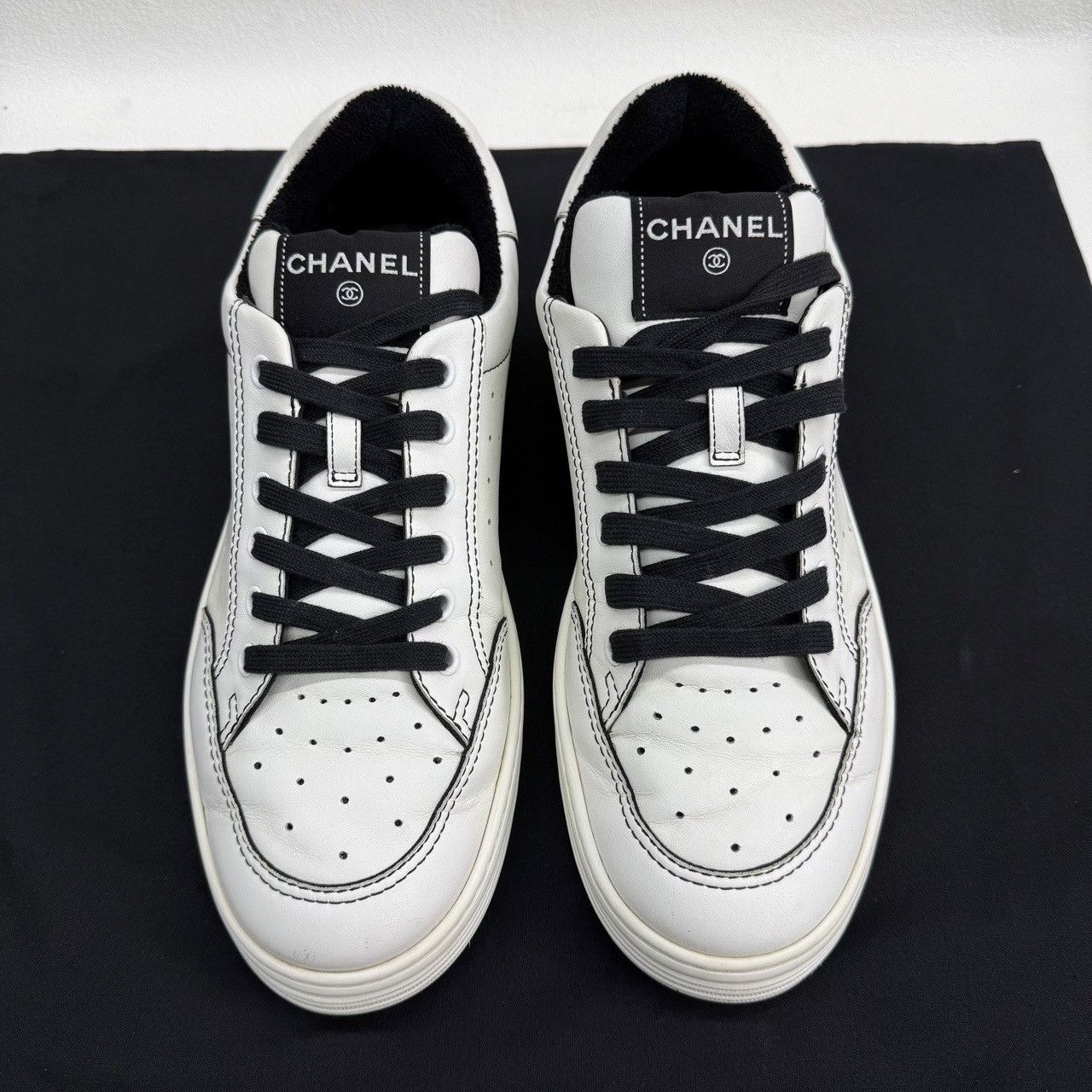 Chanel Chanel White Leather Low-Top Sneakers Size 42 Size US 11 / IT 41 - 3 Thumbnail
