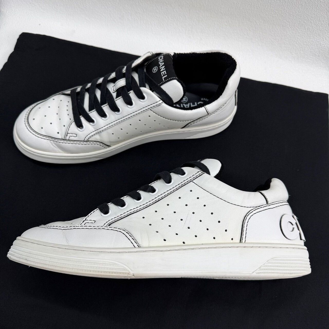 Chanel Chanel White Leather Low-Top Sneakers Size 42 Size US 11 / IT 41 - 8 Thumbnail