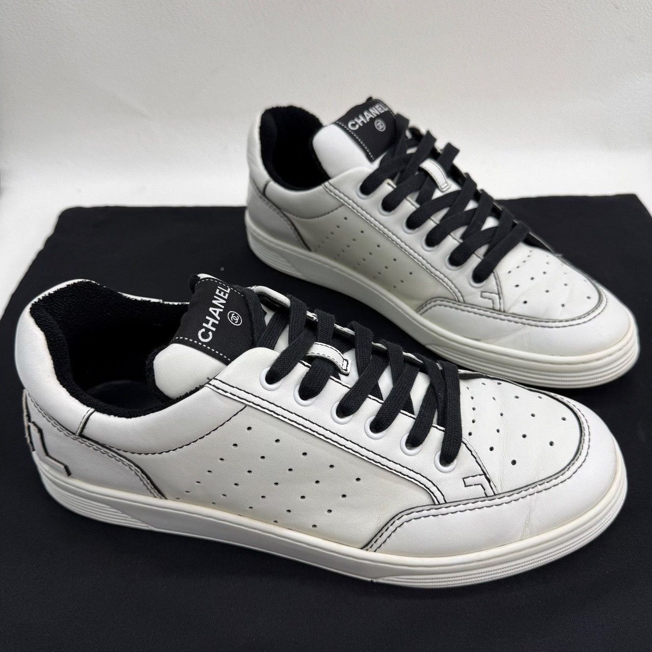 Chanel Chanel White Leather Low-Top Sneakers Size 42 Size US 11 / IT 41 - 4 Thumbnail