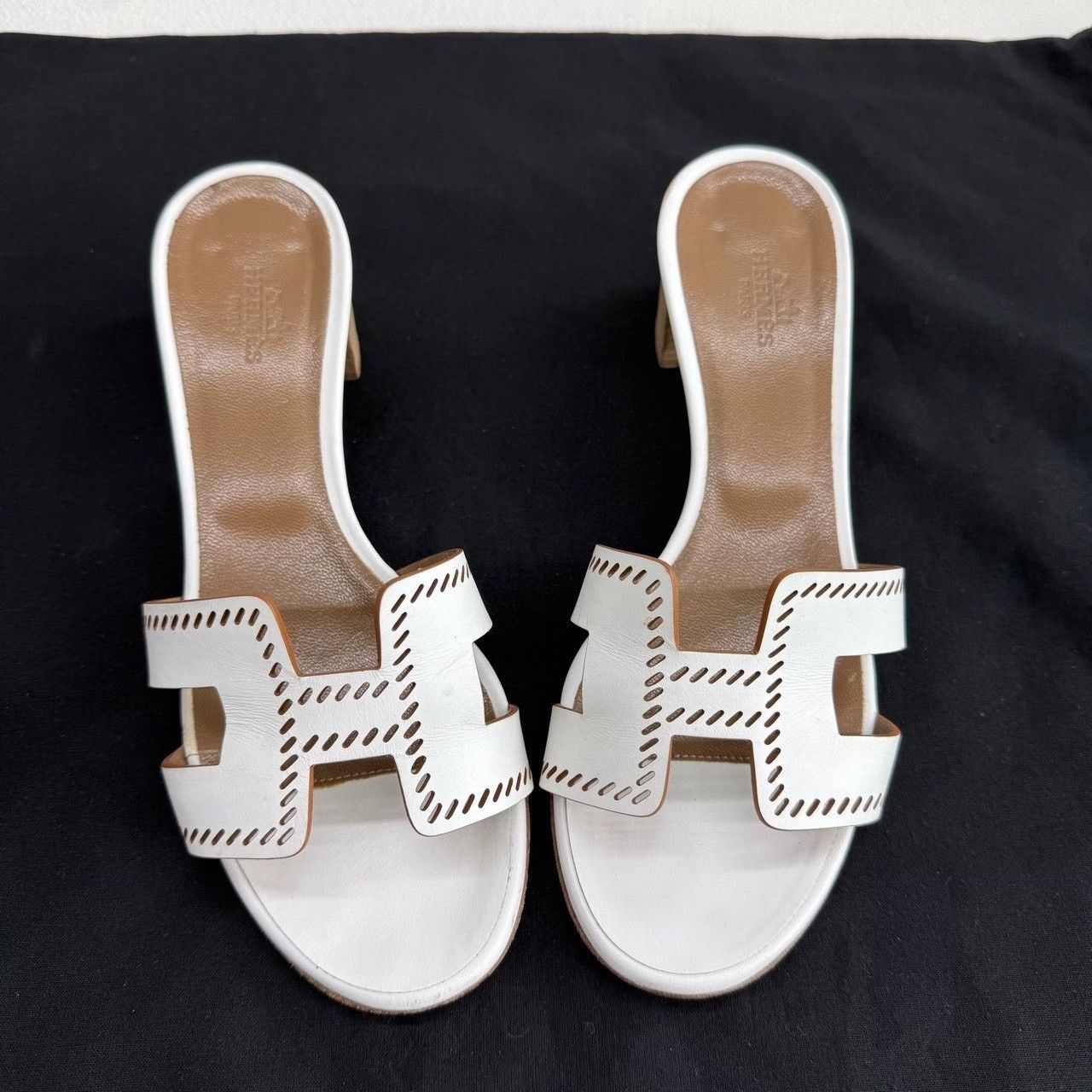 Hermes Hermes Oasis Perforated Sandals White 35.5 Size US 5.5 / IT 35.5 - 10 Thumbnail
