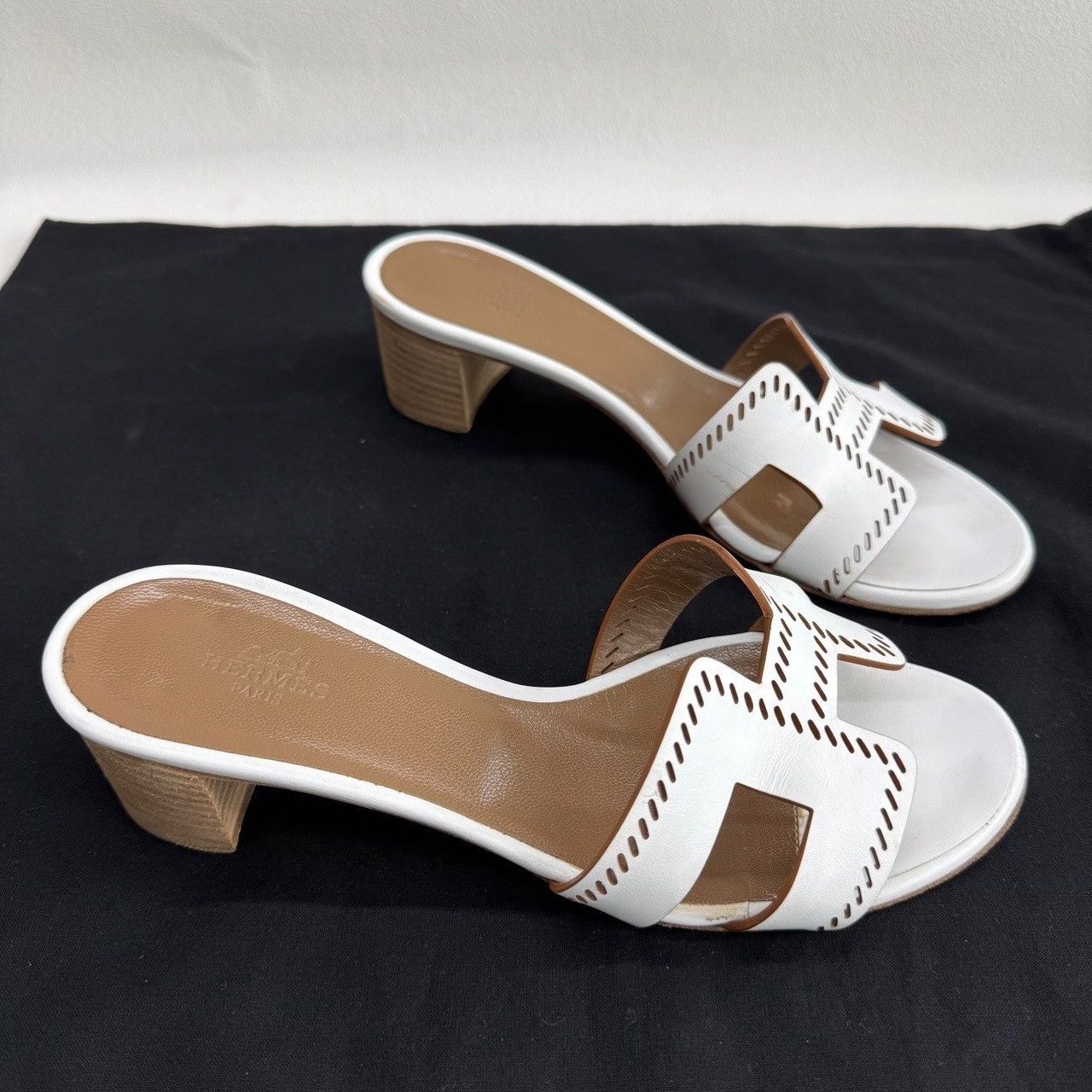 Hermes Hermes Oasis Perforated Sandals White 35.5 Size US 5.5 / IT 35.5 - 4 Thumbnail