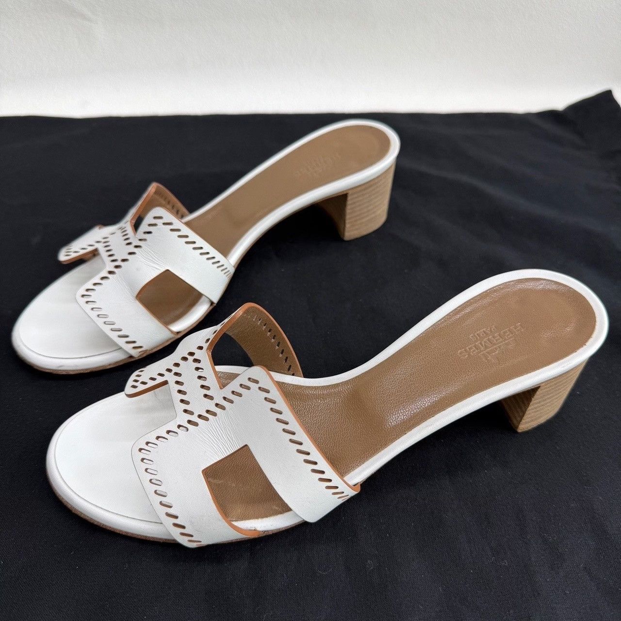 Hermes Hermes Oasis Perforated Sandals White 35.5 Size US 5.5 / IT 35.5 - 2 Thumbnail