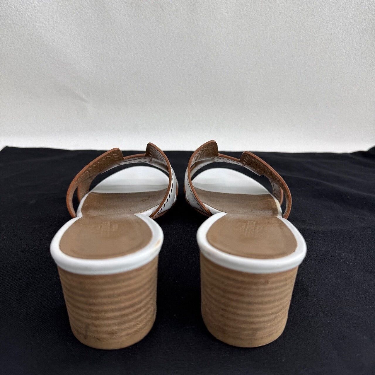 Hermes Hermes Oasis Perforated Sandals White 35.5 Size US 5.5 / IT 35.5 - 6 Thumbnail