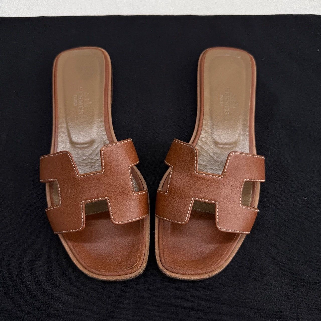 Hermes Hermes Oran Leather Sandals Size 35.5 Size US 5.5 / IT 35.5 - 10 Thumbnail