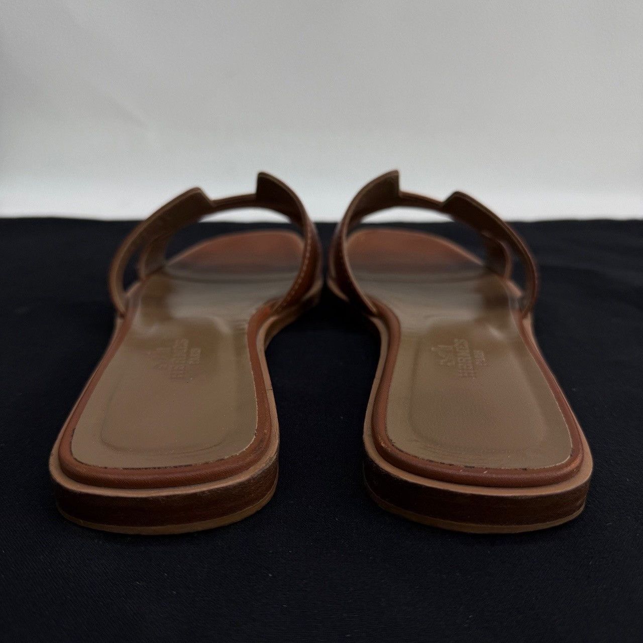 Hermes Hermes Oran Leather Sandals Size 35.5 Size US 5.5 / IT 35.5 - 6 Thumbnail