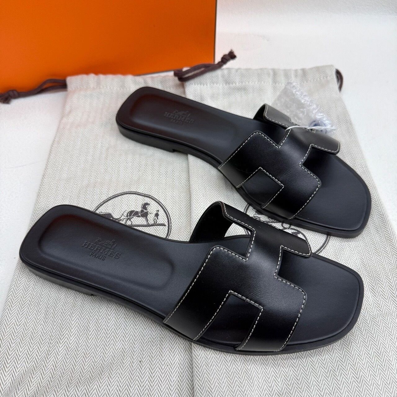 Hermes Hermes Oran Leather Sandals Size 37.5 Size US 7.5 / IT 37.5 - 5 Thumbnail