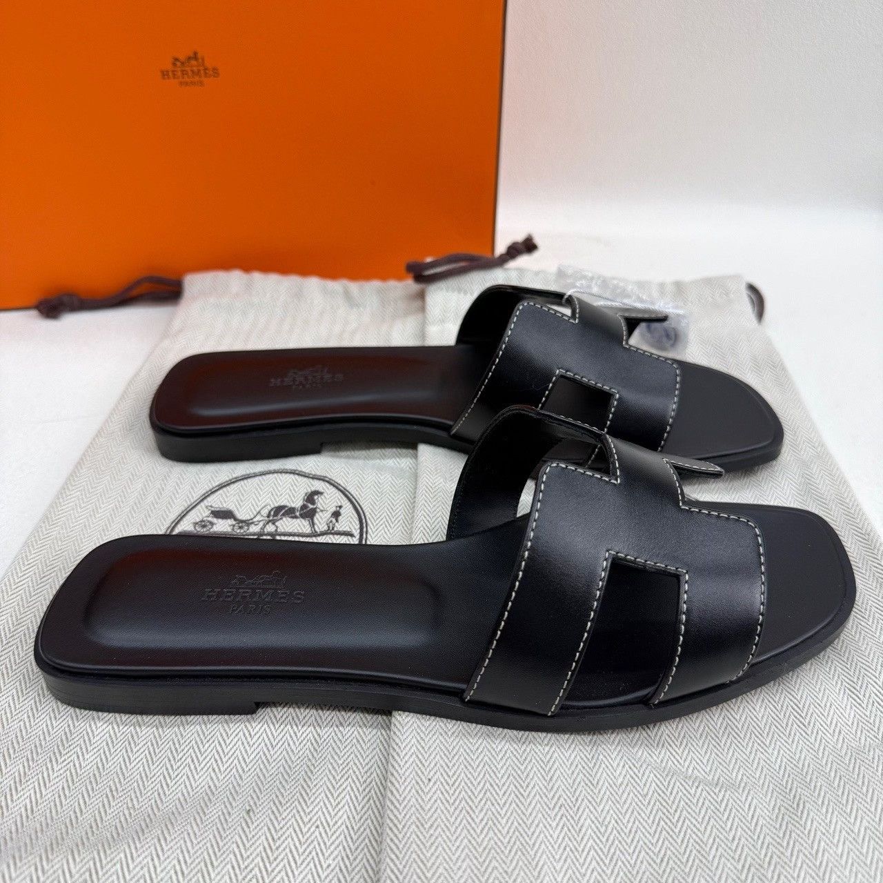 Hermes Hermes Oran Leather Sandals Size 37.5 Size US 7.5 / IT 37.5 - 6 Thumbnail