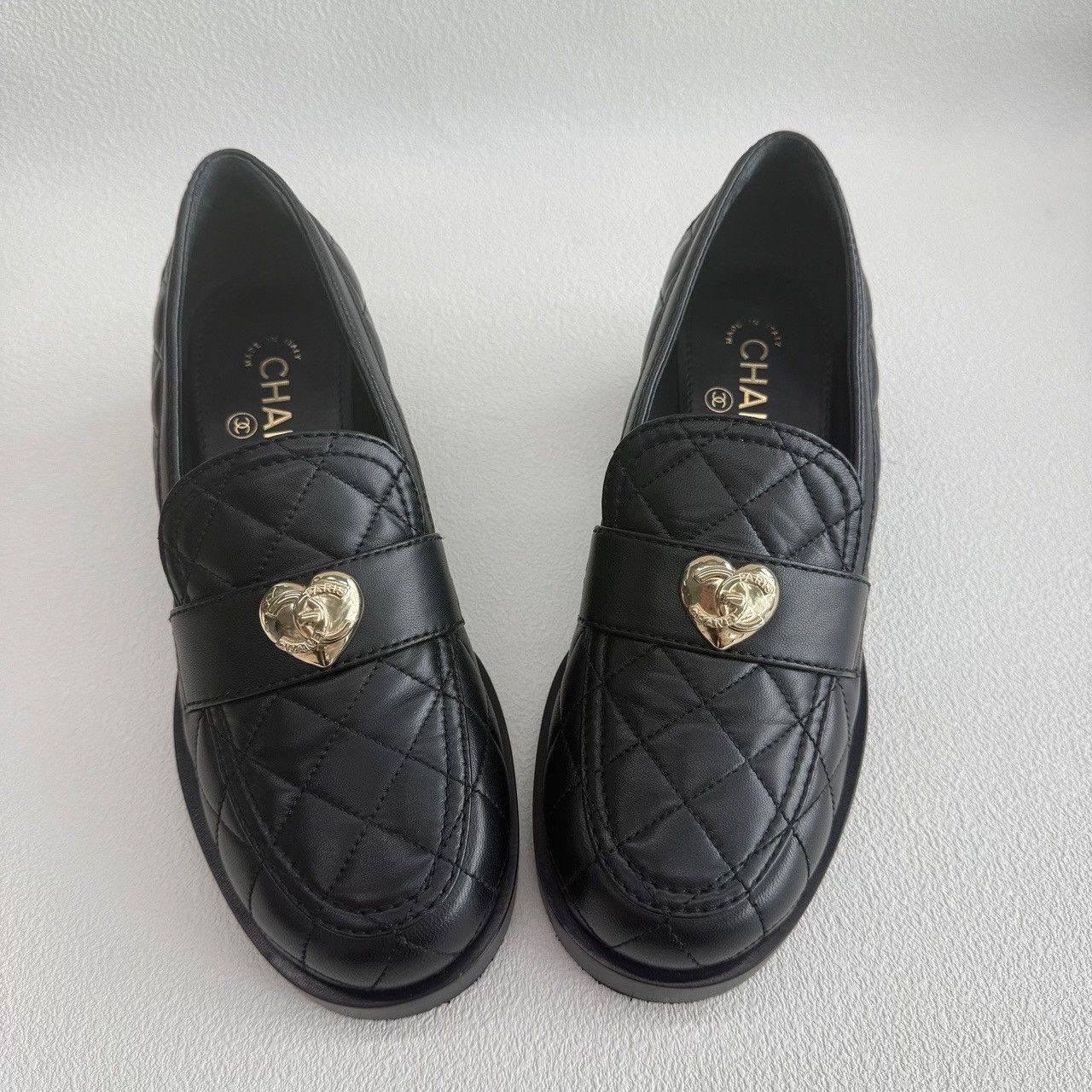 Chanel Chanel Quilted Heart Loafers Size 38 Size US 8 / IT 38 - 10 Thumbnail