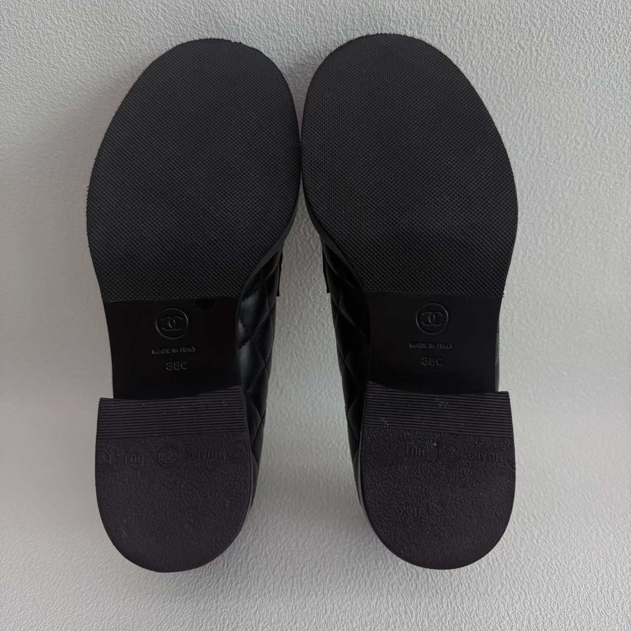 Chanel Chanel Quilted Heart Loafers Size 38 Size US 8 / IT 38 - 8 Thumbnail
