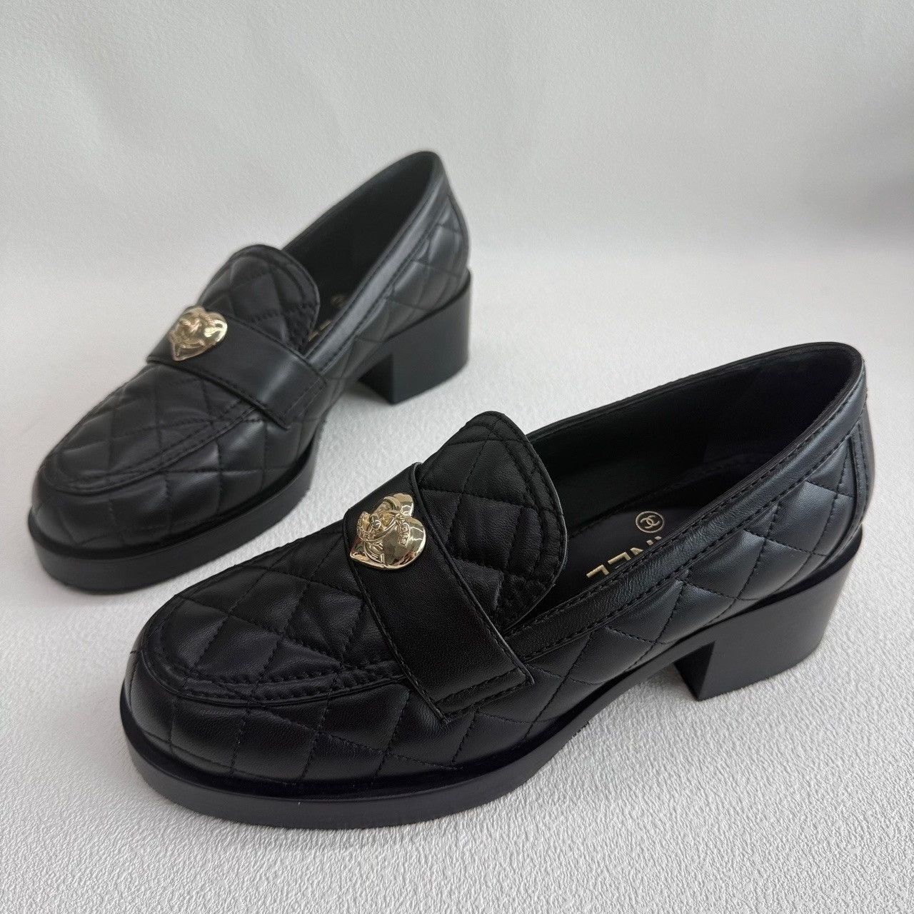 Chanel Chanel Quilted Heart Loafers Size 38 Size US 8 / IT 38 - 2 Thumbnail