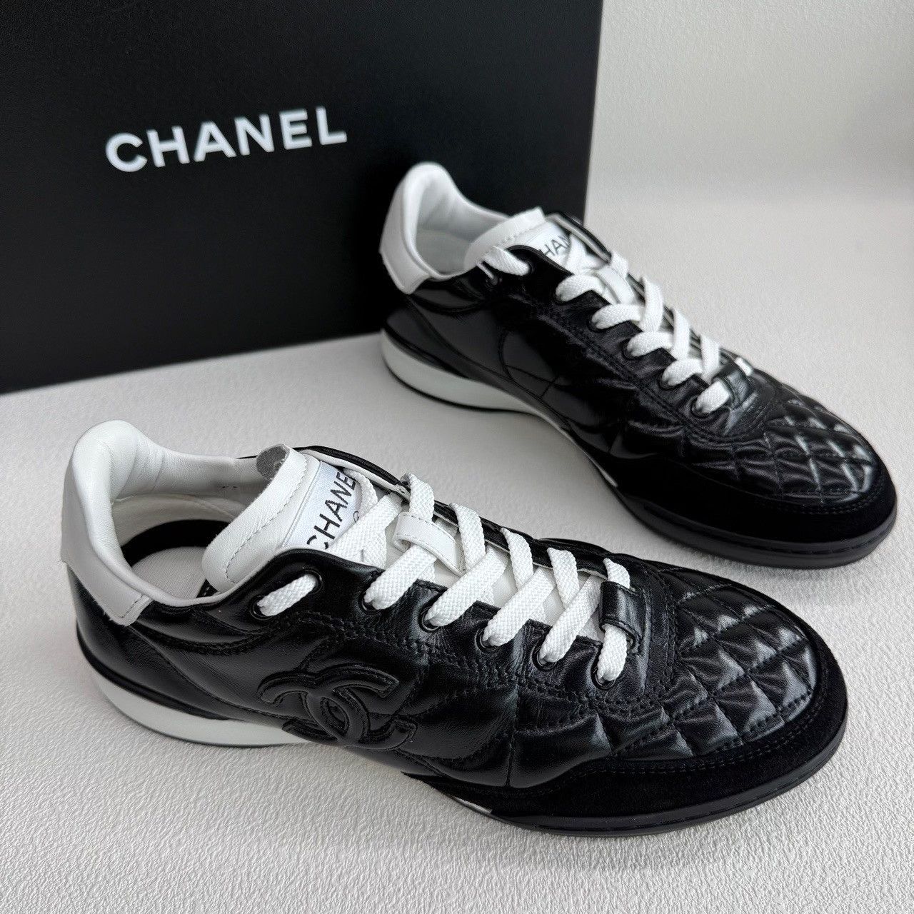 Chanel Chanel Quilted Low-Top Sneakers Size 36 Size US 6 / IT 36 - 5 Thumbnail