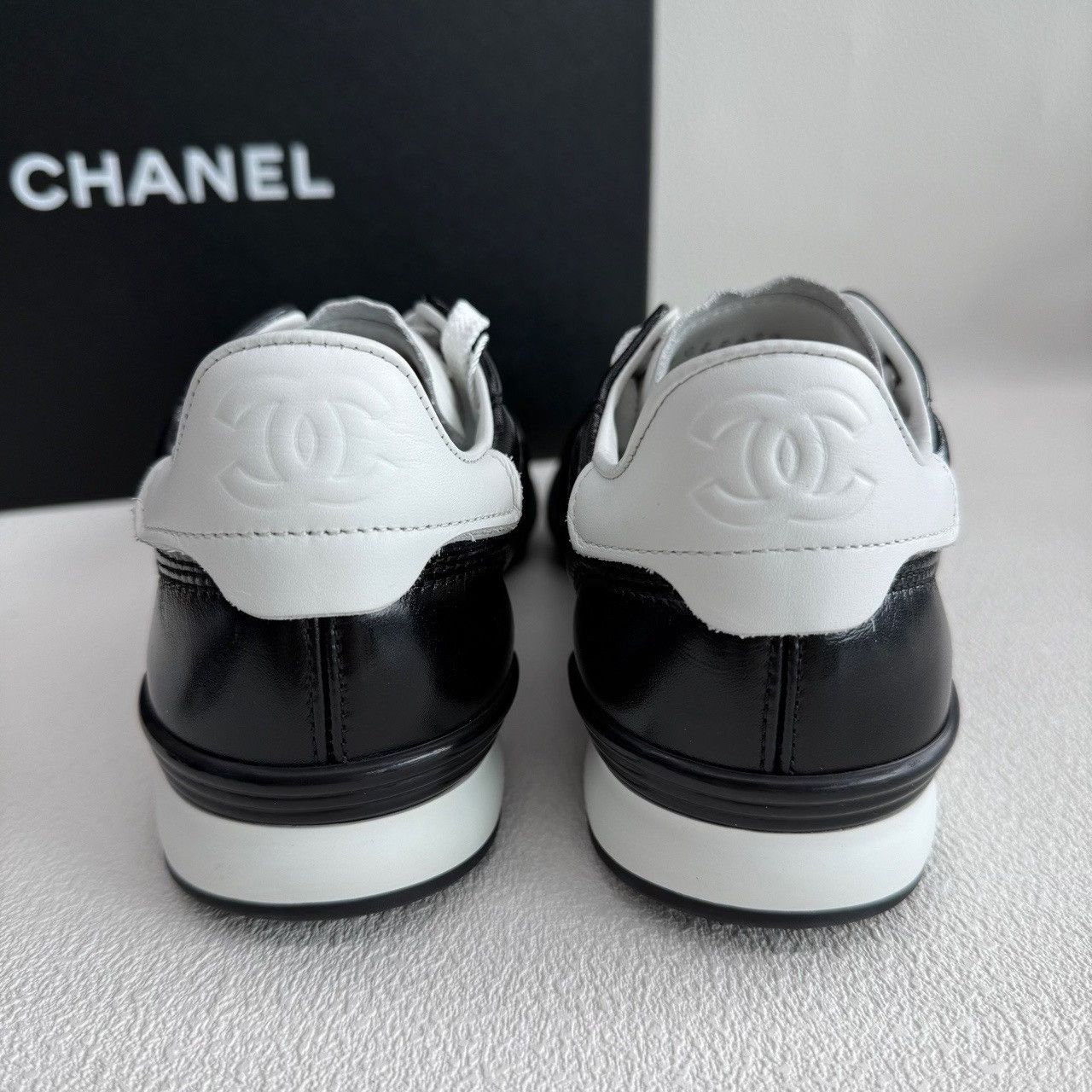 Chanel Chanel Quilted Low-Top Sneakers Size 36 Size US 6 / IT 36 - 7 Thumbnail