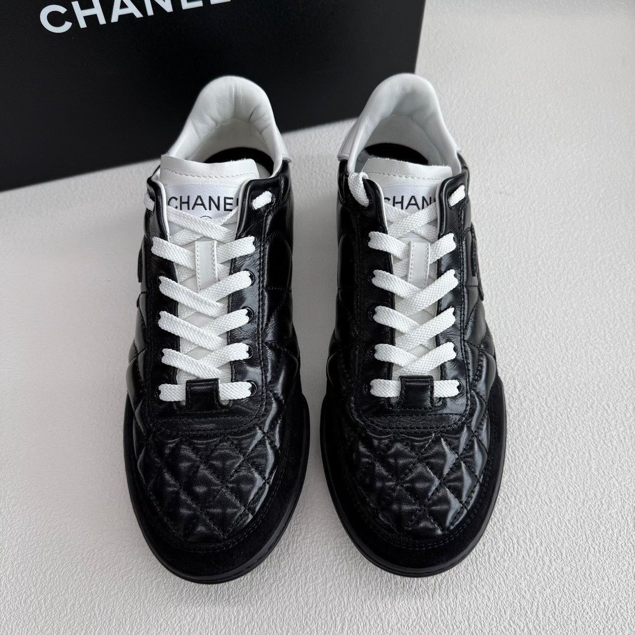 Chanel Chanel Quilted Low-Top Sneakers Size 36 Size US 6 / IT 36 - 4 Thumbnail