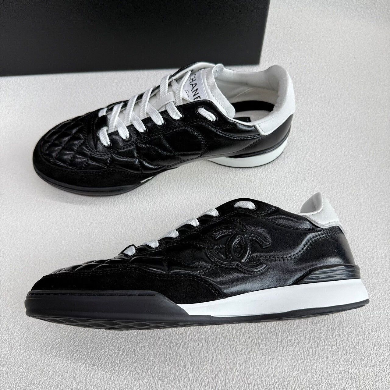 Chanel Chanel Quilted Low-Top Sneakers Size 36 Size US 6 / IT 36 - 10 Thumbnail