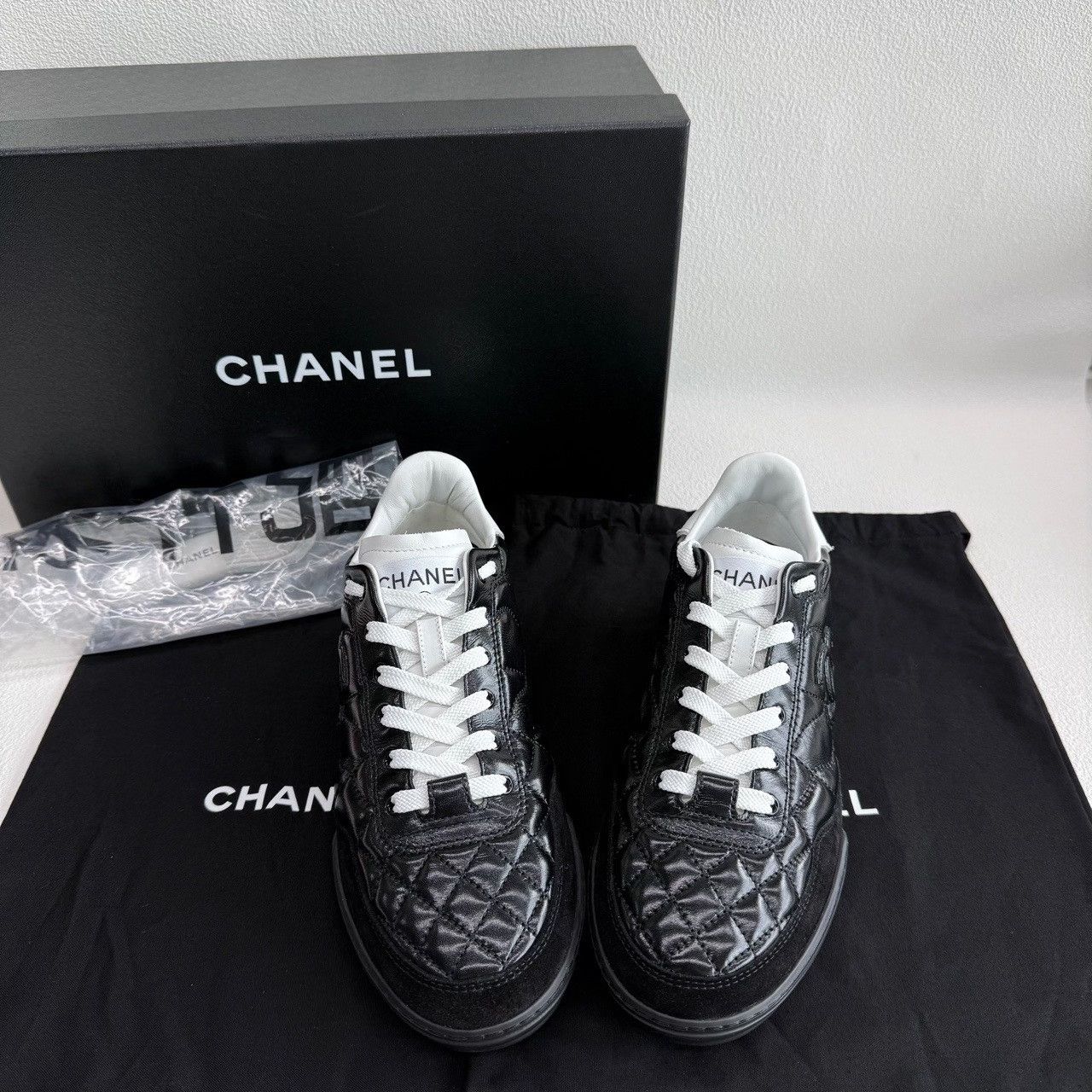 Chanel Chanel Quilted Low-Top Sneakers Size 36 Size US 6 / IT 36 - 2 Thumbnail