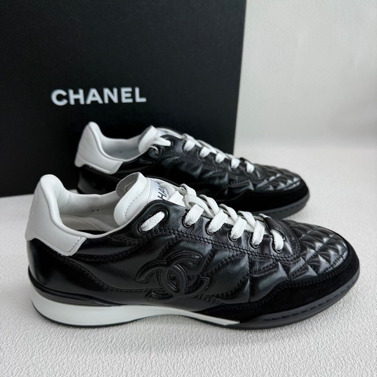 Chanel Chanel Quilted Low-Top Sneakers Size 36 Size US 6 / IT 36 - 6 Thumbnail