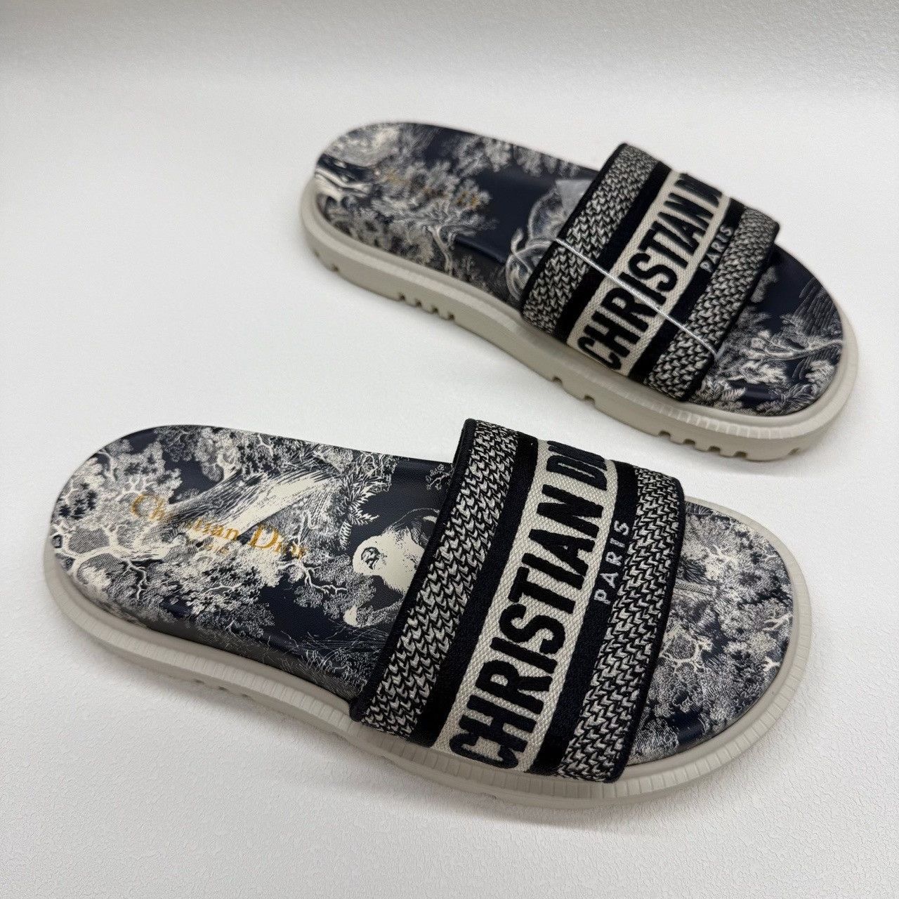Dior Dior Toile de Jouy Dway Slides Size 35 Size US 5 / IT 35 - 4 Thumbnail
