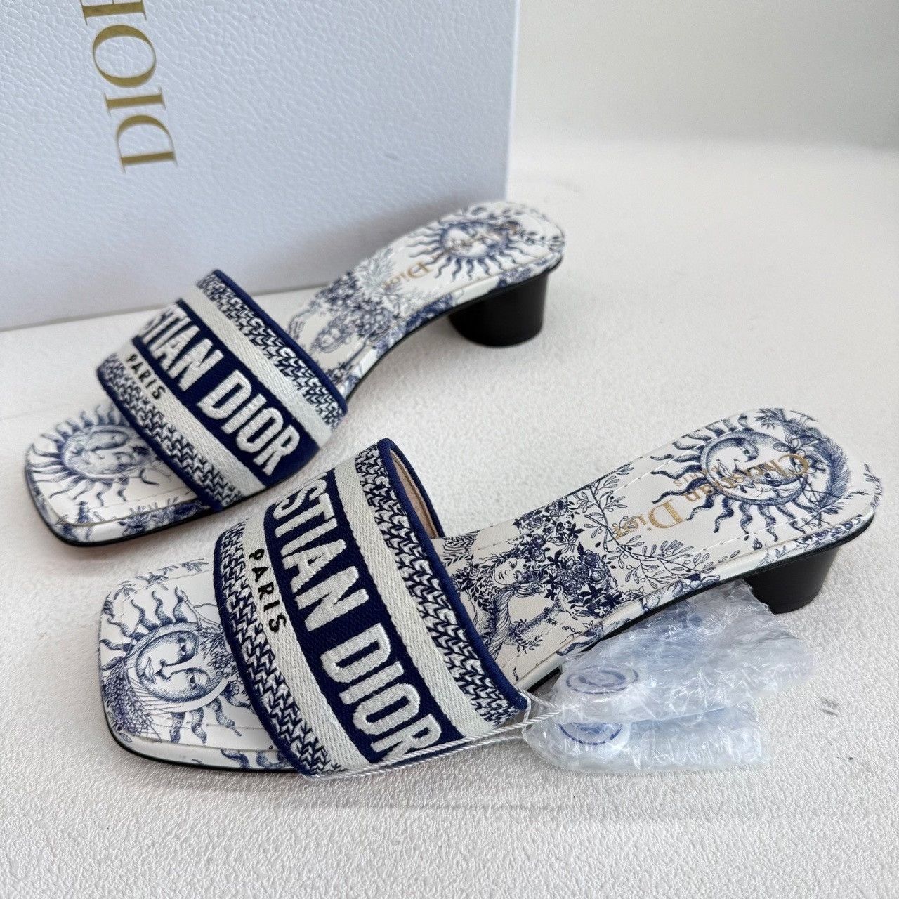 Dior Dior Sun Print Mules Size 35.5 Size US 5.5 / IT 35.5 - 3 Thumbnail