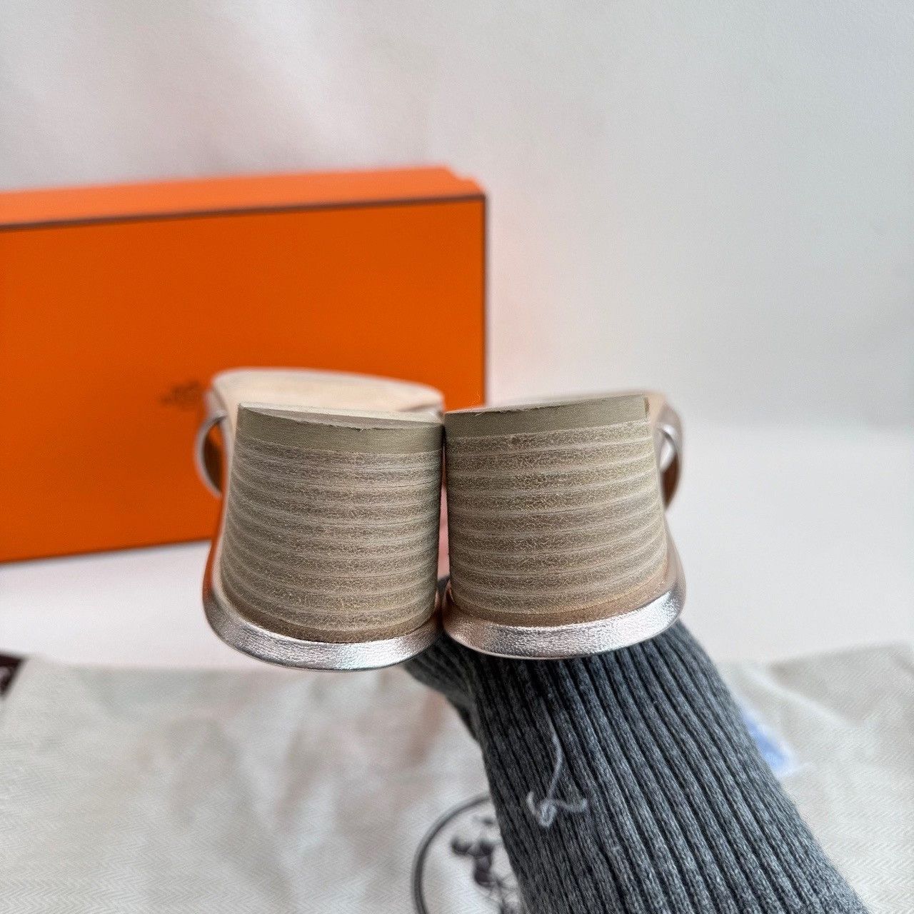 Hermes Hermès Metallic Oasis Sandals Size 35 Size US 5 / IT 35 - 8 Thumbnail