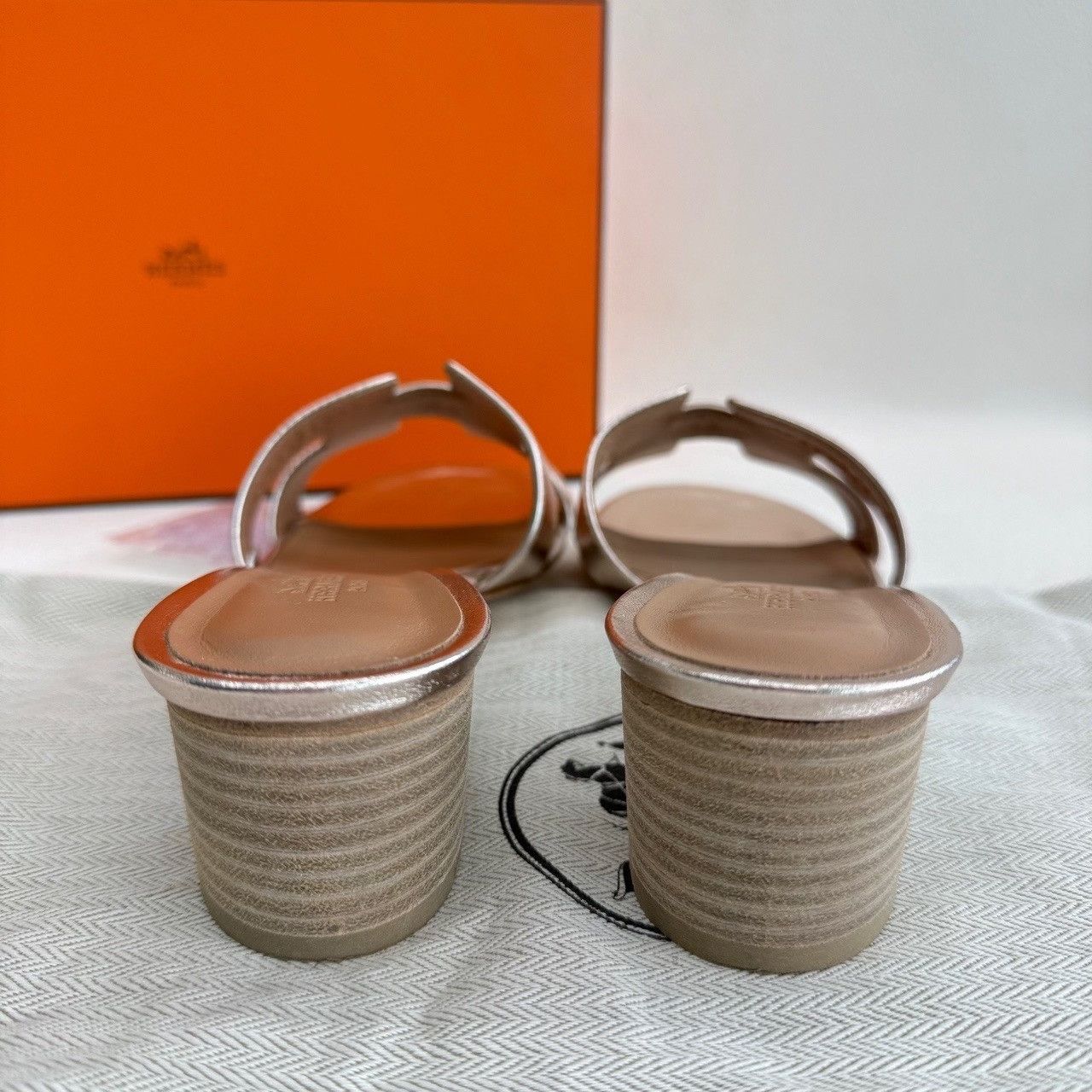 Hermes Hermès Metallic Oasis Sandals Size 35 Size US 5 / IT 35 - 7 Thumbnail