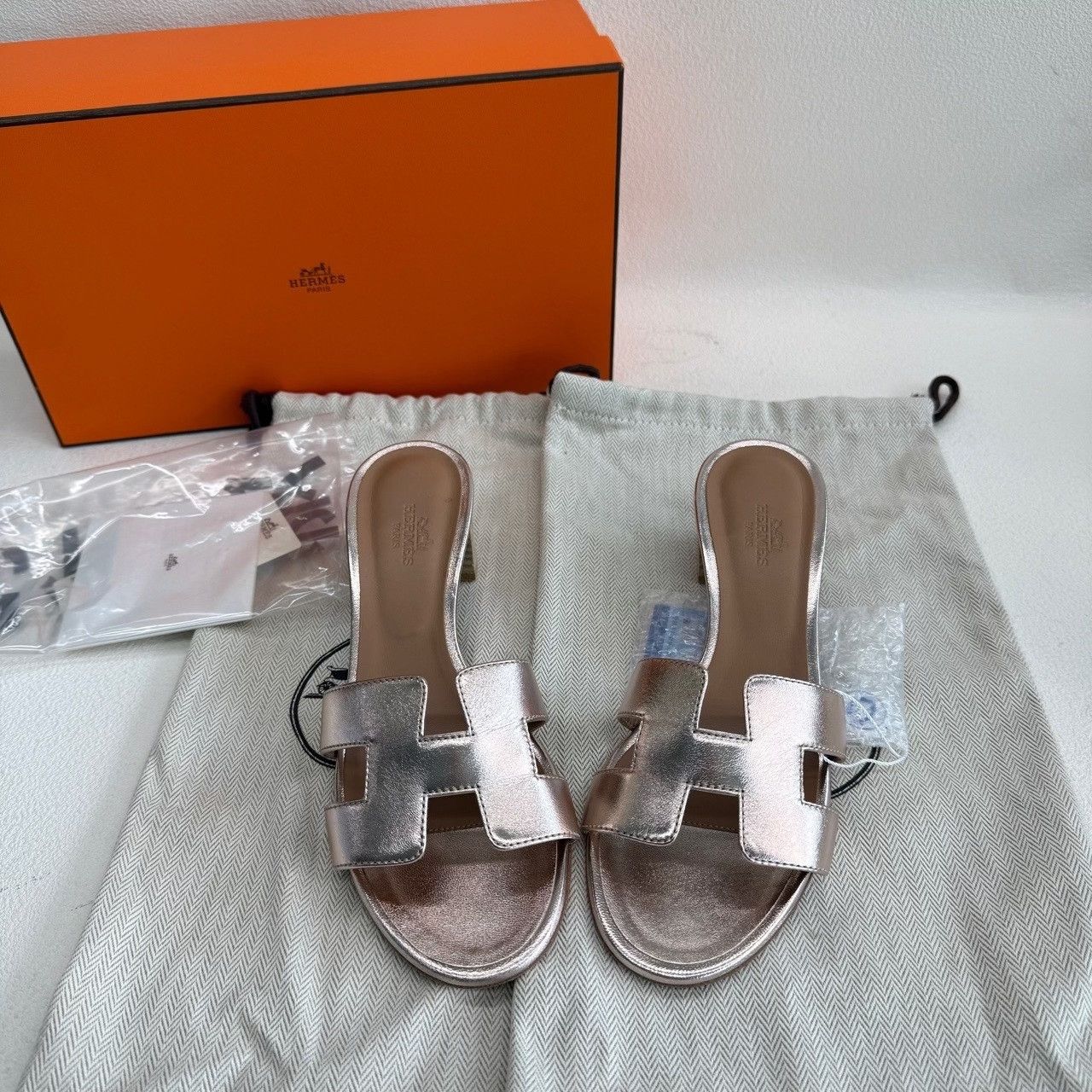Hermes Hermès Metallic Oasis Sandals Size 35 Size US 5 / IT 35 - 2 Thumbnail