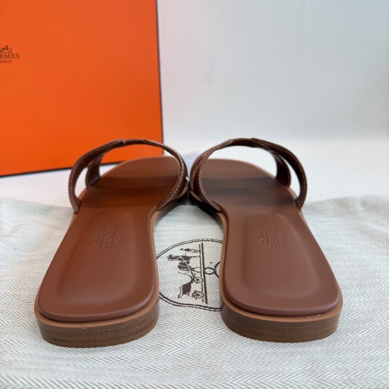 Hermes Hermès Oran Sandals Brown Size 35.5 Size US 5.5 / IT 35.5 - 7 Thumbnail