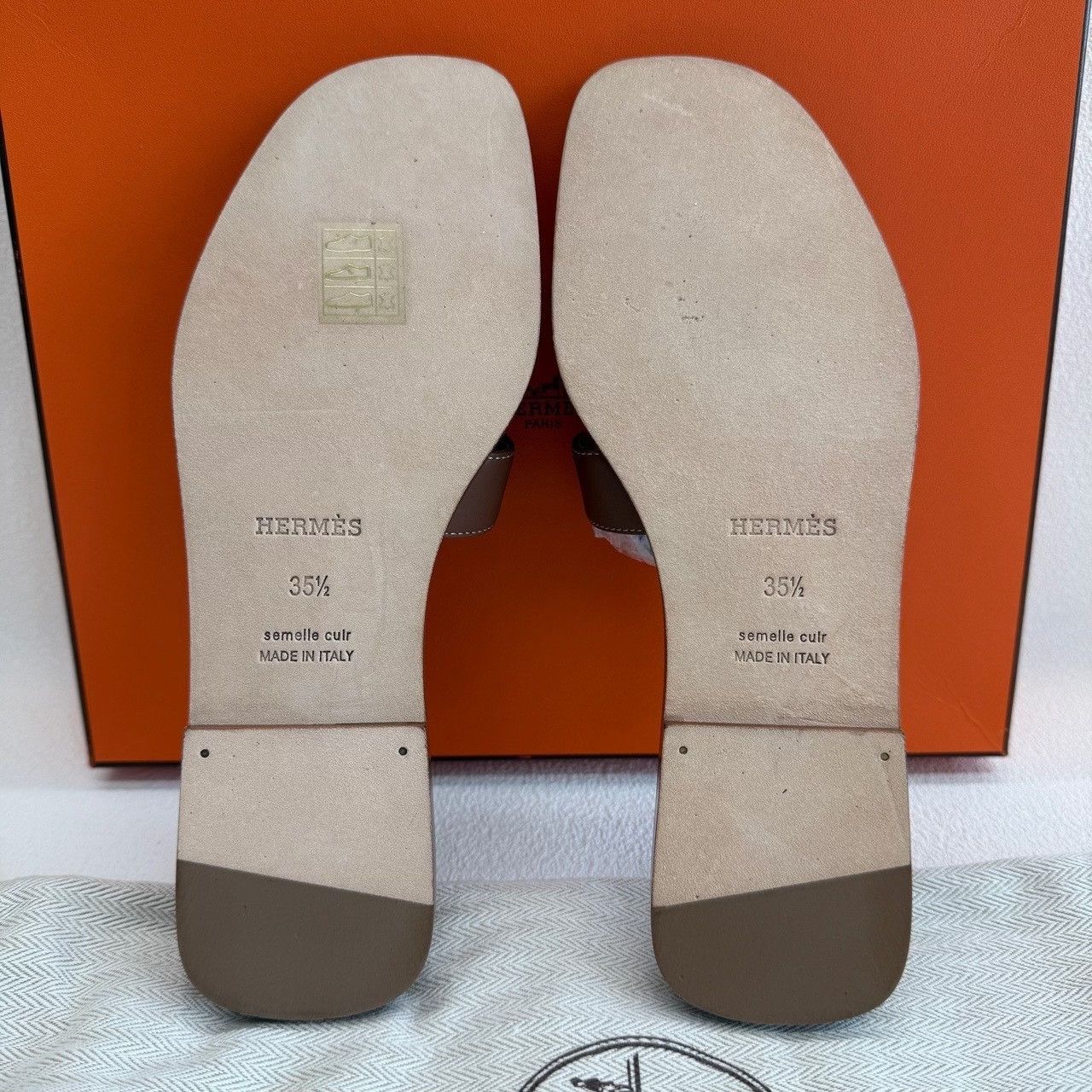 Hermes Hermès Oran Sandals Brown Size 35.5 Size US 5.5 / IT 35.5 - 9 Thumbnail