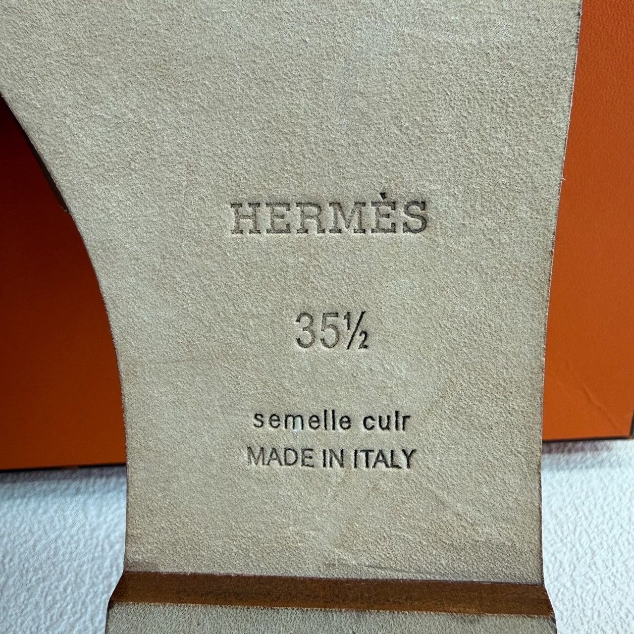 Hermes Hermès Oran Sandals Brown Size 35.5 Size US 5.5 / IT 35.5 - 10 Thumbnail