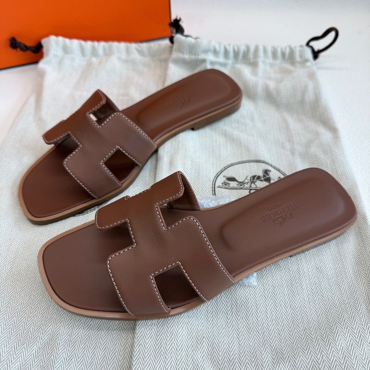 Hermes Hermès Oran Sandals Brown Size 35.5 Size US 5.5 / IT 35.5 - 3 Thumbnail