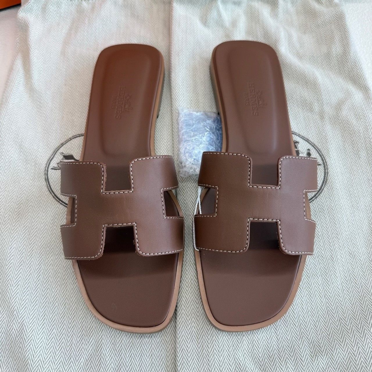 Hermes Hermès Oran Sandals Brown Size 35.5 Size US 5.5 / IT 35.5 - 4 Thumbnail