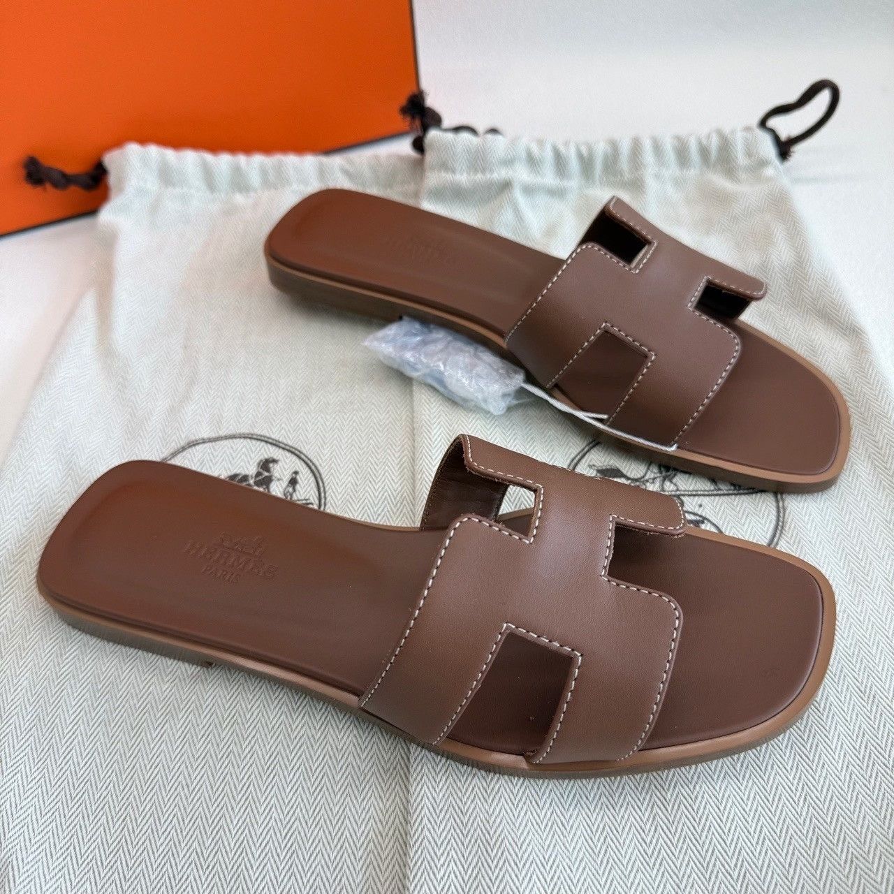 Hermes Hermès Oran Sandals Brown Size 35.5 Size US 5.5 / IT 35.5 - 5 Thumbnail