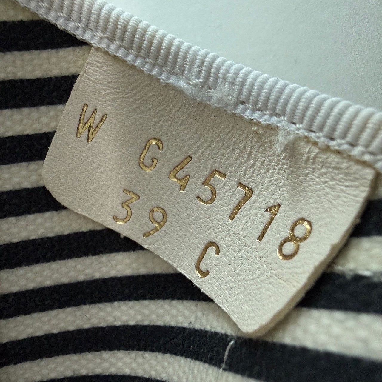 Chanel Chanel Striped Logo Sandals Size 39 Size US 9 / IT 39 - 8 Thumbnail