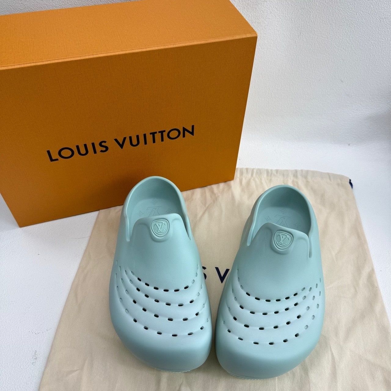 Louis Vuitton Louis Vuitton Shark Clogs Green Size 6 Size US 6 / EU 39 - 2 Thumbnail