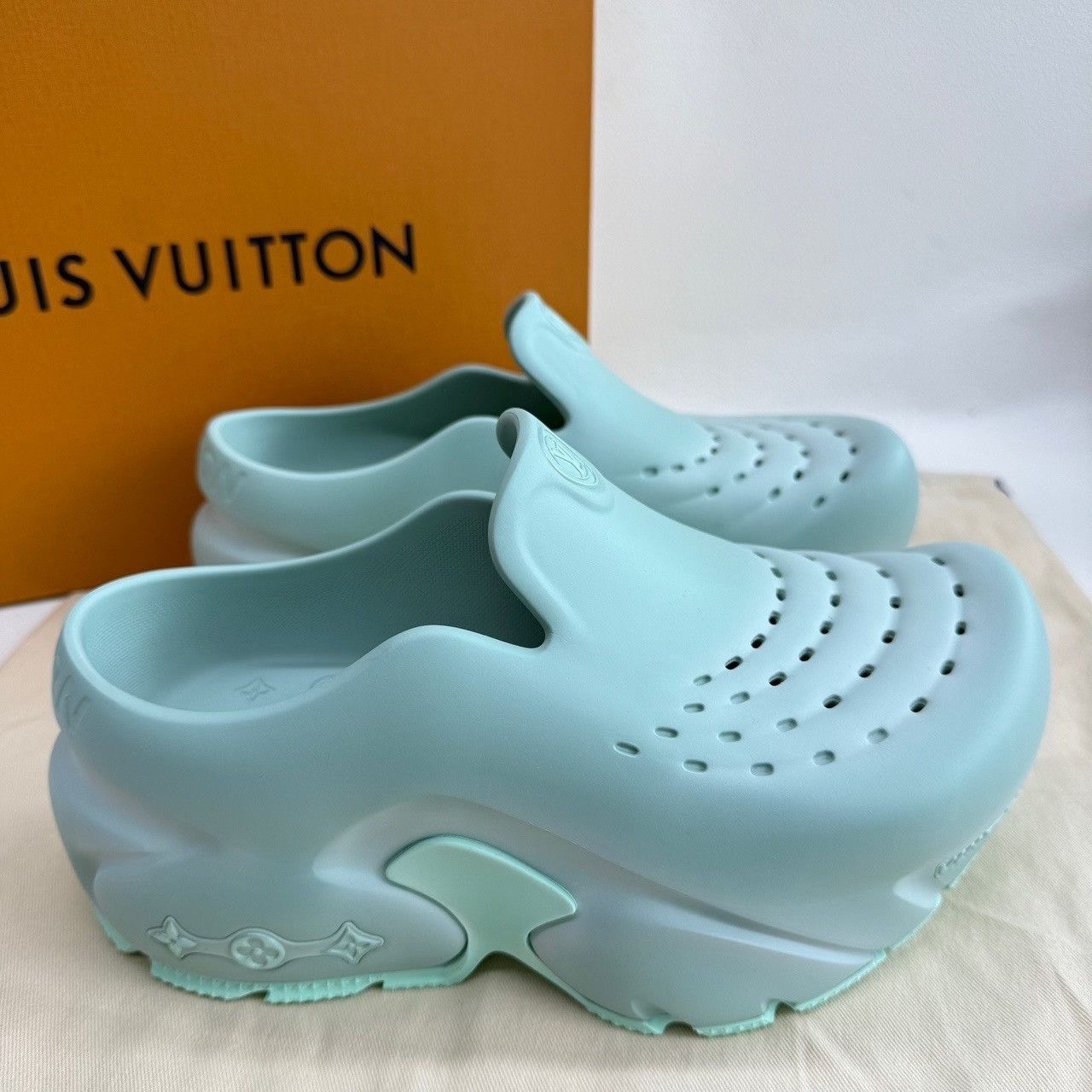 Louis Vuitton Louis Vuitton Shark Clogs Green Size 6 Size US 6 / EU 39 - 6 Thumbnail