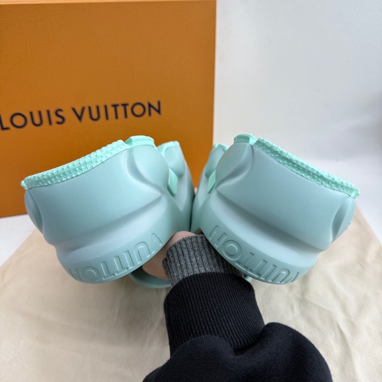 Louis Vuitton Louis Vuitton Shark Clogs Green Size 6 Size US 6 / EU 39 - 8 Thumbnail