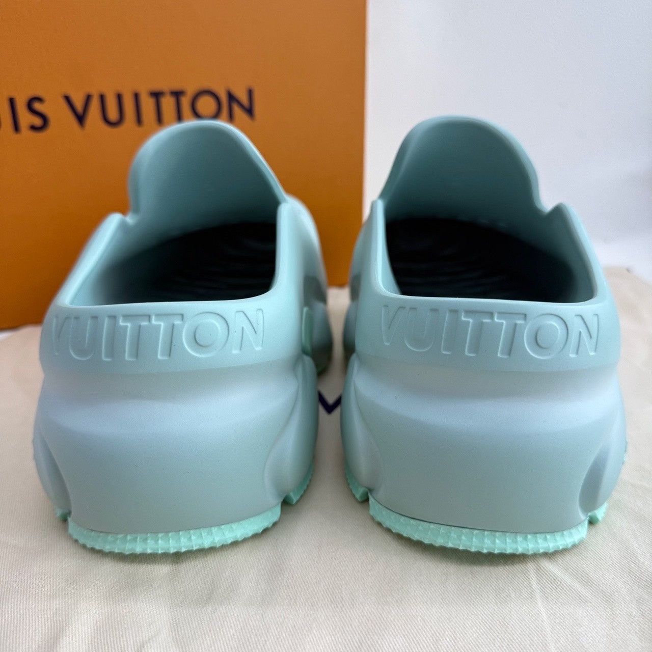 Louis Vuitton Louis Vuitton Shark Clogs Green Size 6 Size US 6 / EU 39 - 7 Thumbnail