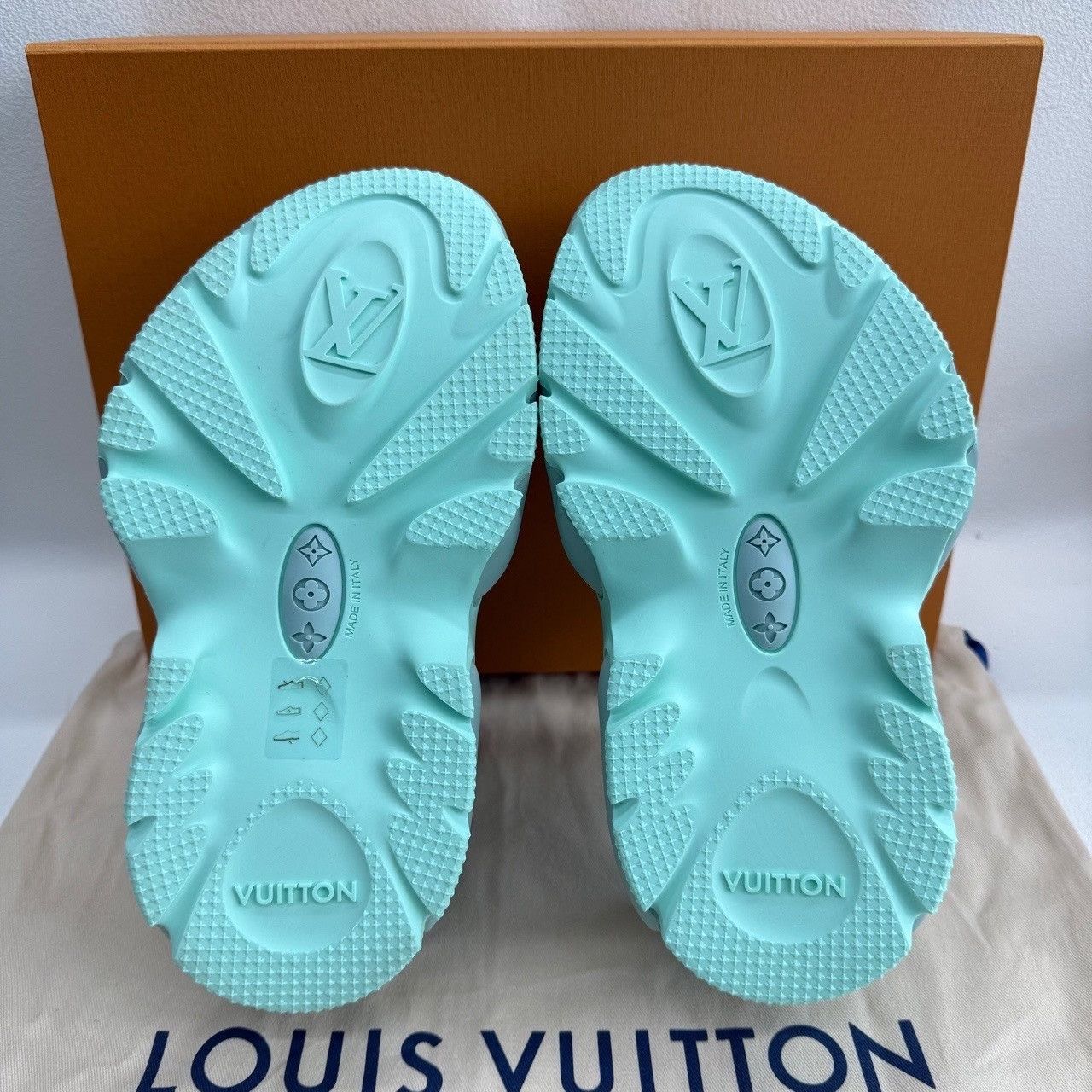 Louis Vuitton Louis Vuitton Shark Clogs Green Size 6 Size US 6 / EU 39 - 10 Thumbnail